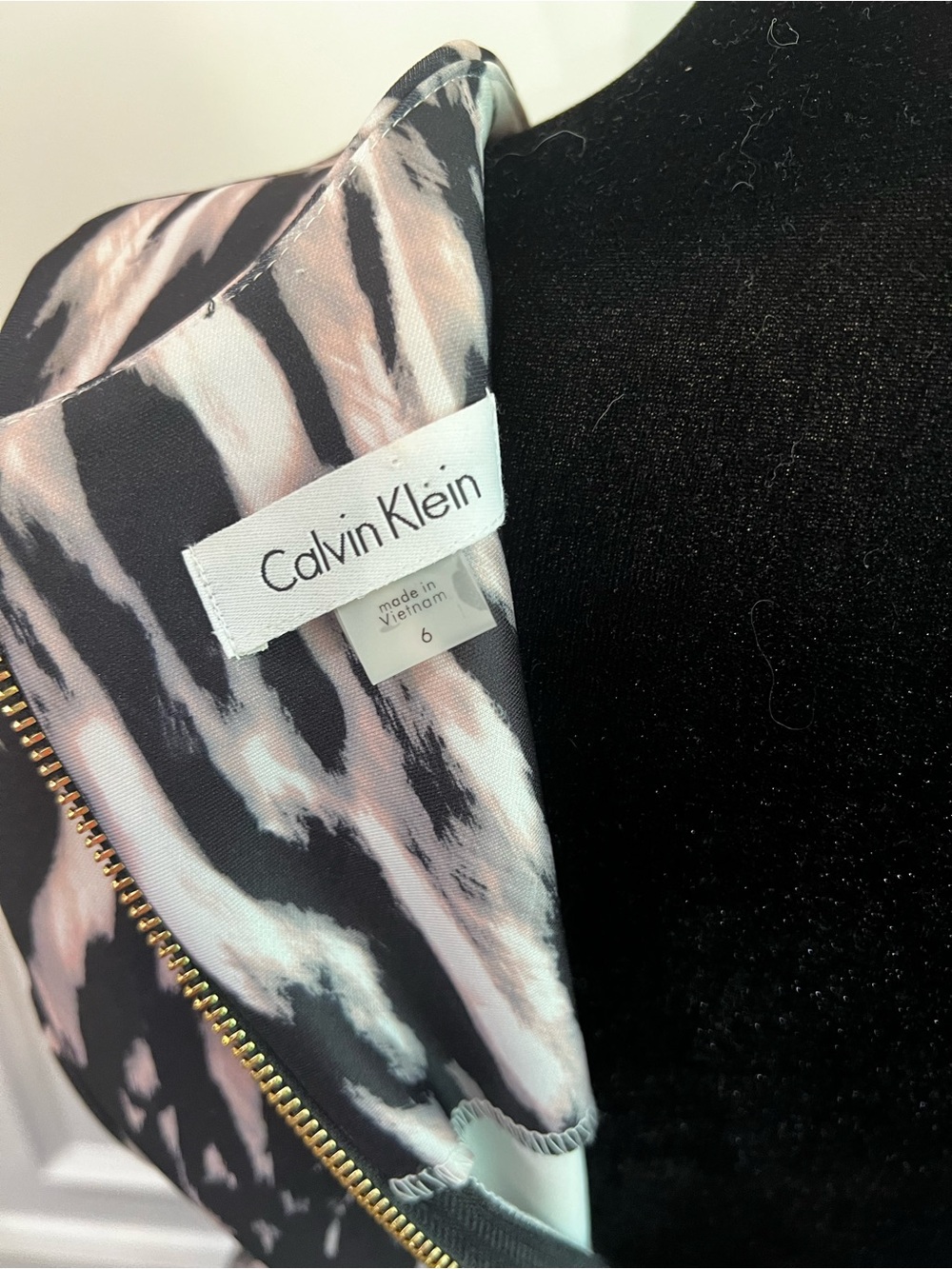 Calvin Klein Black and White Animal-Print Midi Sheath Dress Size 6 - Picture 5 of 6